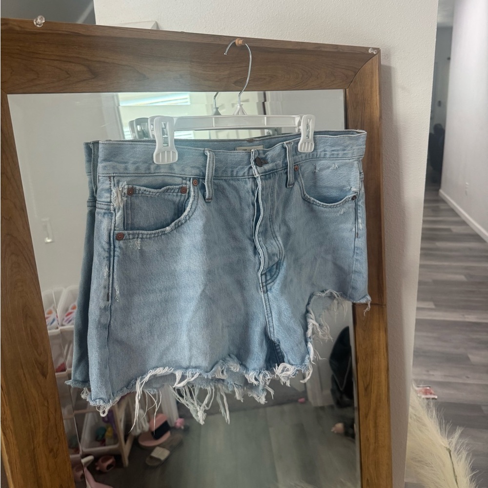 Madewell Buttonfly Relaxed Denim Shorts in Cedarcroft Wash - Picture 4 of 7